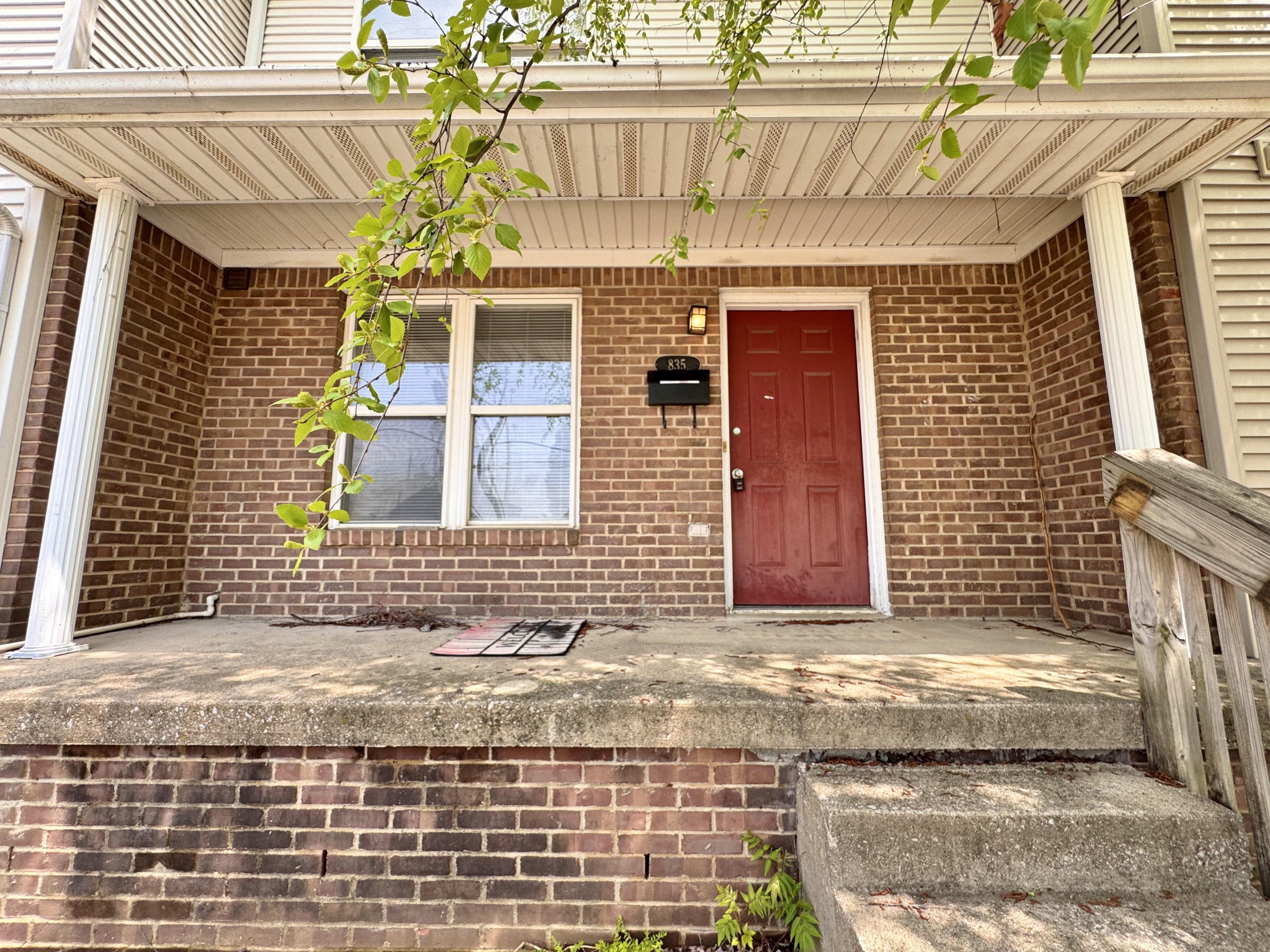 835 W Maxwell St